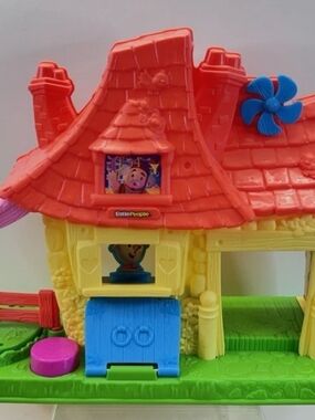 HTF 2017/18 Fisher-Price Little People Disney Princess Belle's Caring House